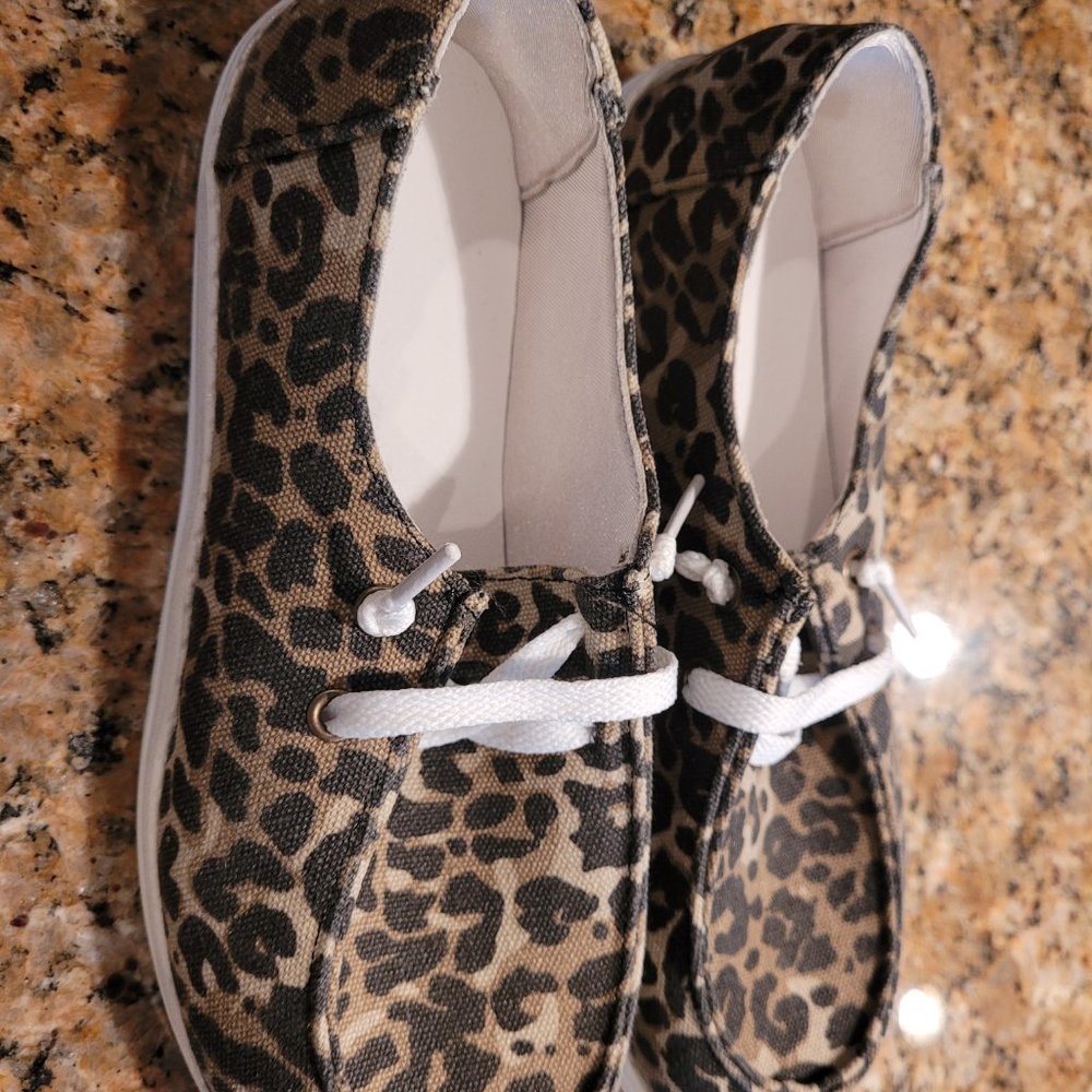 Shoes - Picture 4 of 5